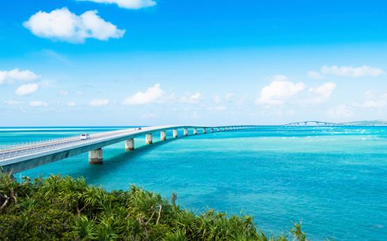 伊良部大橋から伊良部島へ